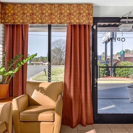 Econo Lodge Creedmoor Екстериор снимка