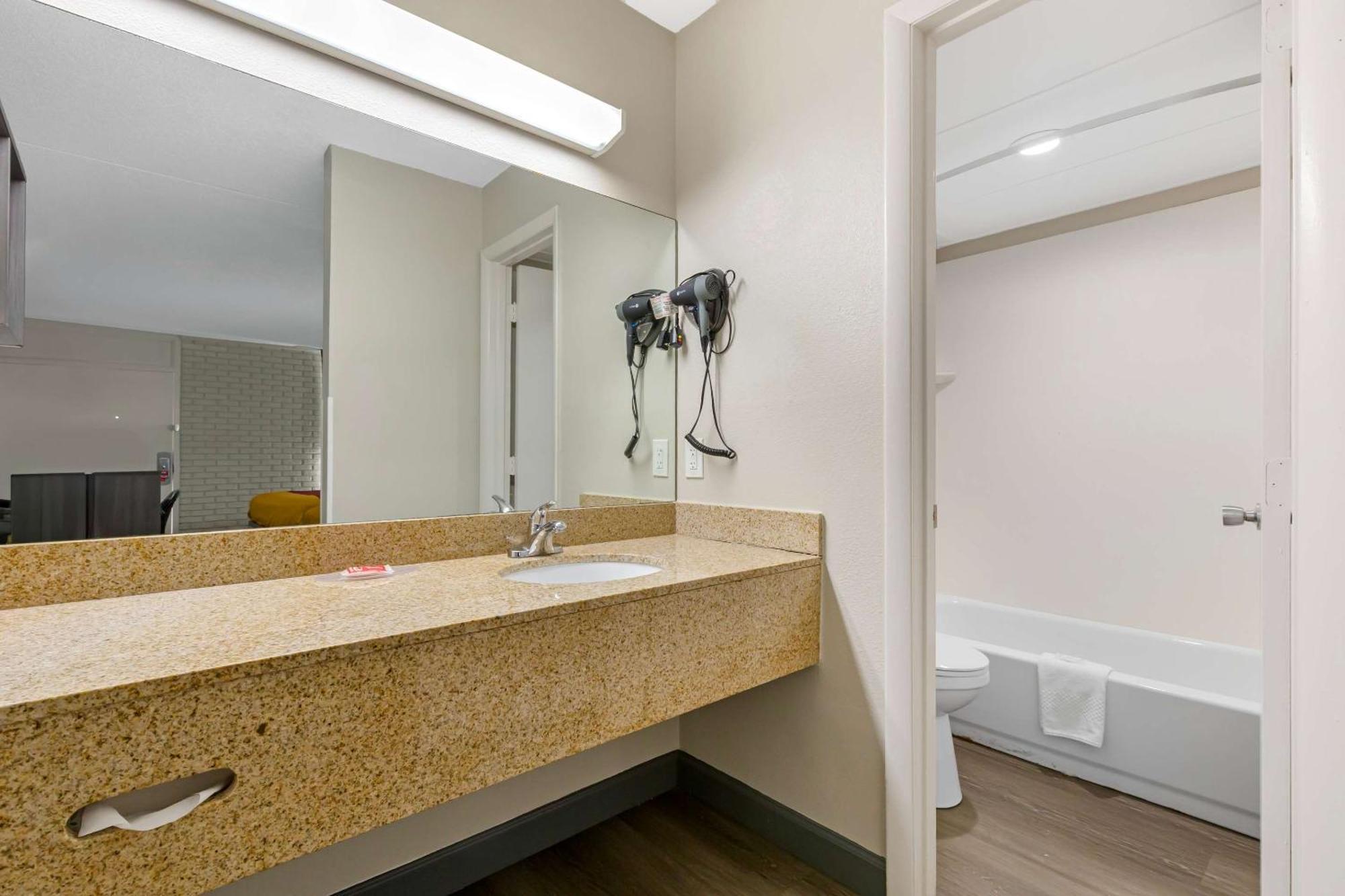 Econo Lodge Creedmoor Екстериор снимка